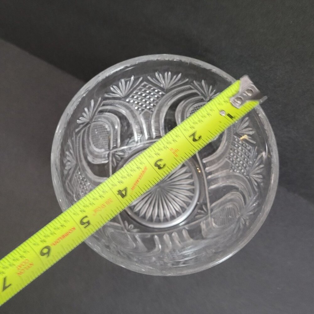 Vintage Clear Glass Bowl With Intricate Cut Design 7" Diameter 4.5" Height Home - Picture 5 of 8